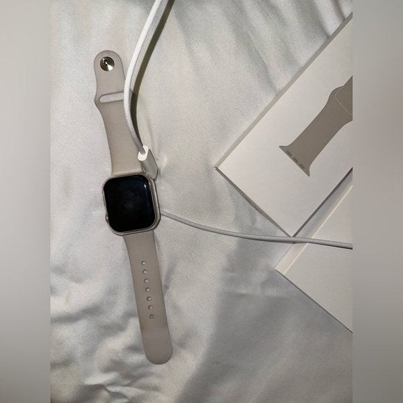 Apple Watch Series 9 GPS smartwatch (2024) - Picture 2 of 7